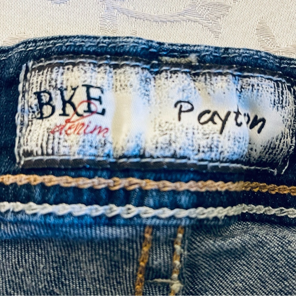 BKE Payton Cropped Stretchy Capri Jeans - Picture 14 of 16